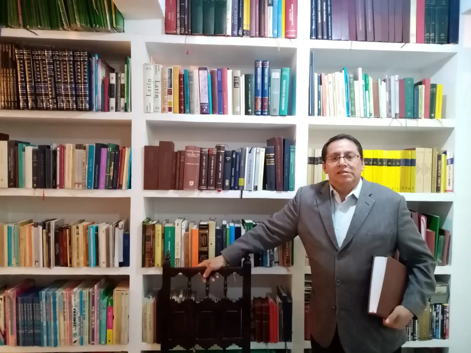 Análisis y síntesis del verbo grecolatino