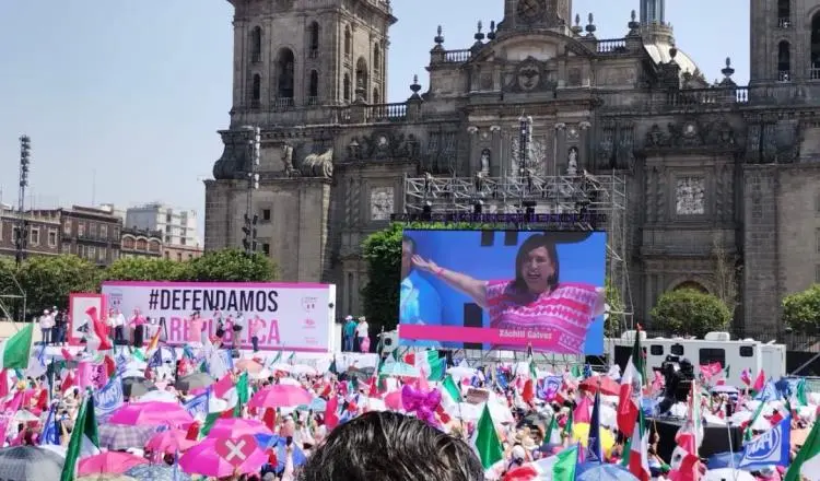 Entre la marea rosa y la maquinaria guinda – Juan de Dios Andrade